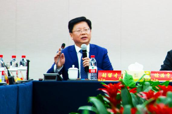 集團(tuán)與泰州中學(xué)聯(lián)合舉辦“校企同關(guān)愛(ài)，勵(lì)學(xué)助成長(zhǎng)”座談會(huì)